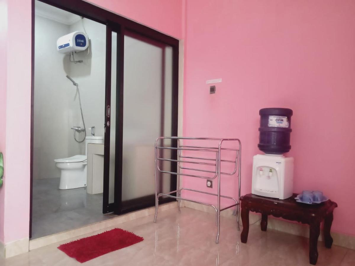 Almira Homestay Jambi Exterior foto